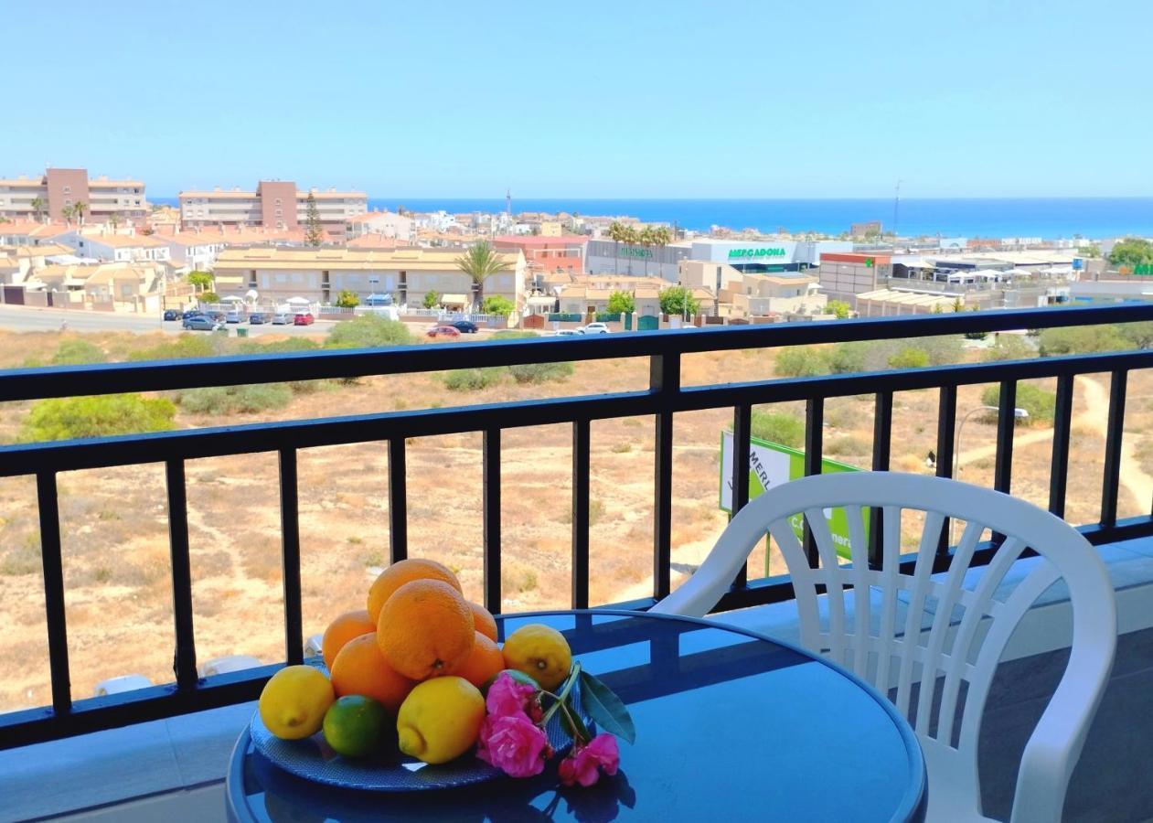 Studio With Terrace And Pool Torrevieja Zewnętrze zdjęcie